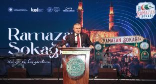 Bakan Bak, Lefkoşa'da Ramazan Sokağını ziyaret etti