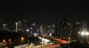 İran'dan ateşlenen füzeler nedeniyle İsrail'in birçok kentinde sirenler çaldı