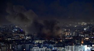 İşgalci İsrail Lübnan'a saldırıyor