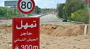İsrail, Lübnan'da Litani Nehri üzerindeki köprüyü ikinci kez bombalayarak tamamen yıktı