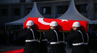 İstanbul'da kazada şehit olan polisimiz son yolculuğuna uğurlandı