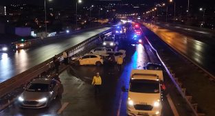 İstanbul'da zincirleme kaza: 8 araç birbirine girdi