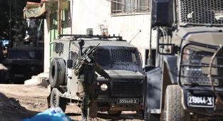 Katil İsrail ordusu işgal altındaki Batı Şeria'da 5 Filistinliyi yaraladı