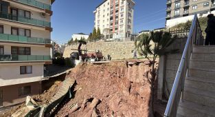 Kocaeli'de istinat duvarı çöktü