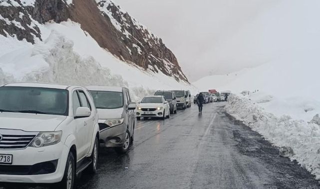ŞırnakHakkari kara yolu yeniden ulaşıma açıldı