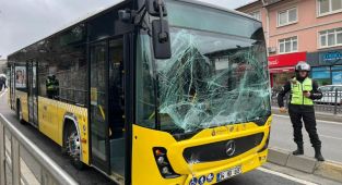 Üsküdar'da iki İETT otobüsü çarpıştı