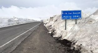ArdahanArdanuç kara yolu kar nedeniyle ulaşıma kapatıldı