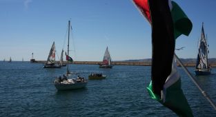 Global Sumud Filosu, soykırımcı İsrail savaş gemilerince abluka altına alındı