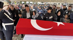 İstanbul'daki kazada şehit olan polisimiz son yolculuğuna uğurlandı