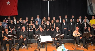 İZDO TSM Korosu ayakta alkışlandı