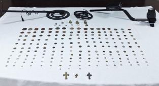 İzmir'de tarihi eser niteliğinde 203 obje ele geçirildi