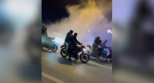 Trafiği tehlikeye düşüren motosikletlilere 870 bin lira ceza