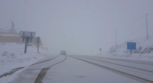 Bayburt'ta ilkbaharda kar manzarası