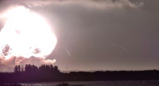 Blue Origin'in New Glenn roketi, test sırasında patladı