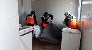 Çorum'da hortumun vurduğu köylerde konteynerler kuruldu