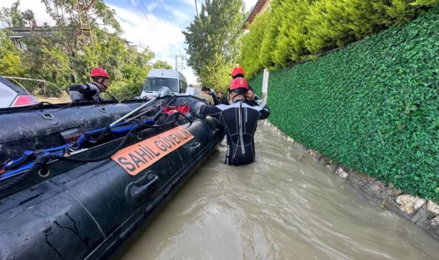 Hatay'da su baskınları nedeniyle mahsur kalan 20 kişi kurtarıldı