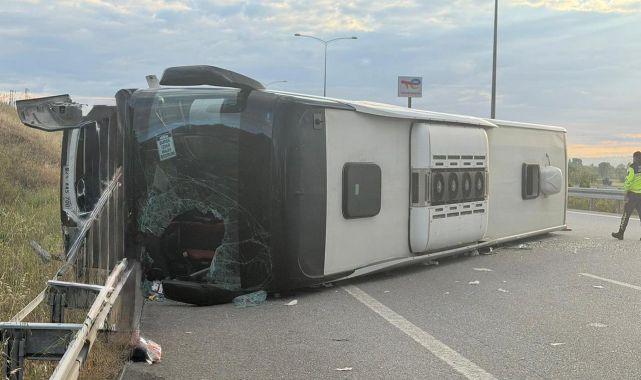 İstanbul İzmir Otoyolu'nda yolcu otobüsü devrildi: Çok sayıda yaralı var