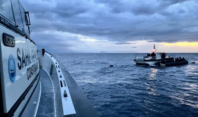 İzmir açıklarında 17 düzensiz göçmen kurtarıldı