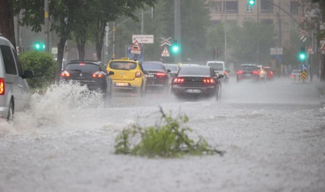 Yurdun bazı bölgeleri için sağanak ve fırtına uyarısı