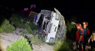 Balıkesir'de kamyonun devrilmesi sonucu 1 kişi öldü, 1 kişi yaralandı
