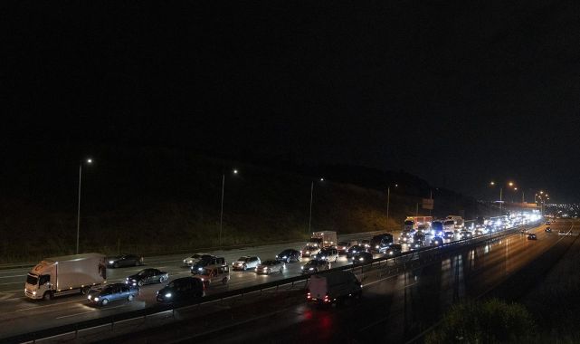 İstanbul'da bayram tatilinin ardından ilk iş gününde trafik yoğunluğu