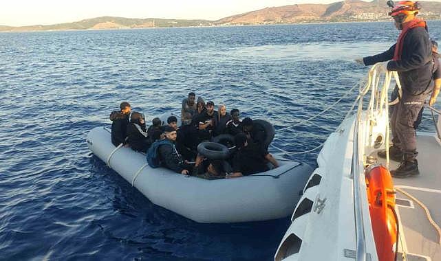 İzmir açıklarında göçmen operasyonu: 4’ü çocuk 65 düzensiz göçmen yakalandı