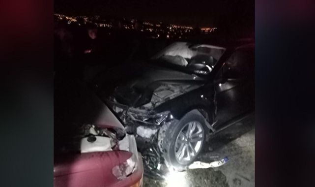 Samsun'da iki otomobil çarpıştı: Eski milletvekili ile 2 kişi yaralandı