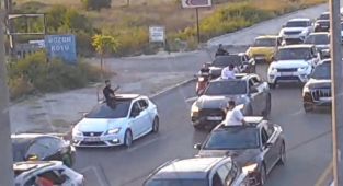 Düğün konvoyunda yol kapatmaya 695 bin lira ceza