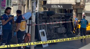 İETT otobüsü ambulansa çarptı: 5 yaralı