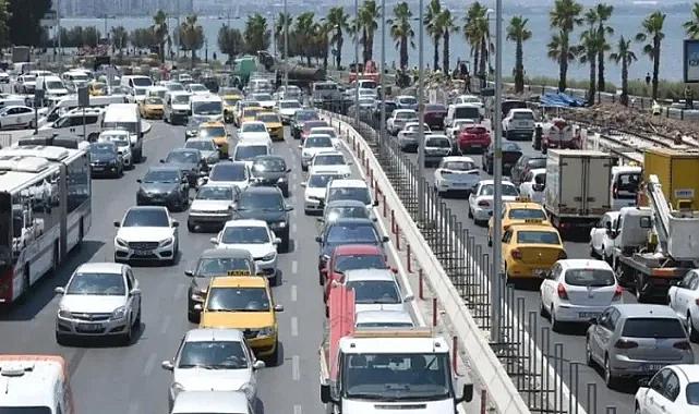 İzmir'de trafik artıyor