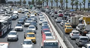 İzmir'de trafik artıyor