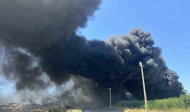 Menemen’de geri dönüşüm fabrikasında korkutan yangın