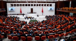 18 yaş altı suçlulara ilişkin düzenlemeleri içeren kanun teklifi yasalaştı