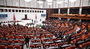 TBMM Genel Kurulu'nda bugün iki önemli teklif görüşülecek