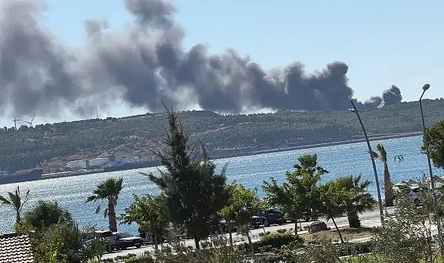 Aliağa’da gemi söküm tesislerindeki hurdalık deposunda yangın