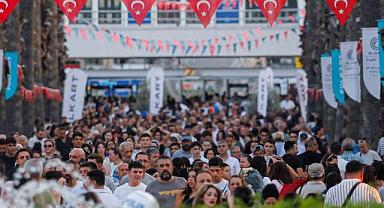 İEF’de eğlence ve sürprizler bir arada