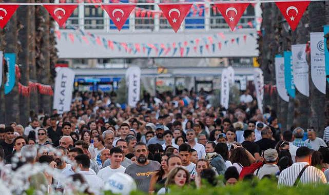 İEF’de eğlence ve sürprizler bir arada