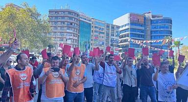 Konak Belediyesi işçilerinden ’kırmızı kart’lı eylem