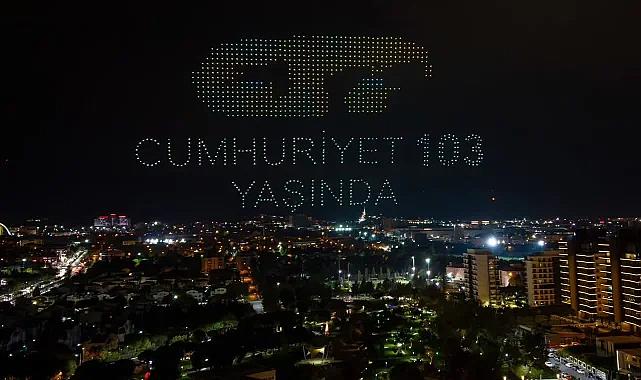 Cumhuriyet coşkusu gökyüzünü aydınlattı