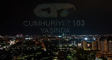 Cumhuriyet coşkusu gökyüzünü aydınlattı