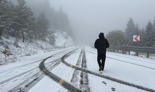 İzmir’de mevsimin ilk karı yağdı
