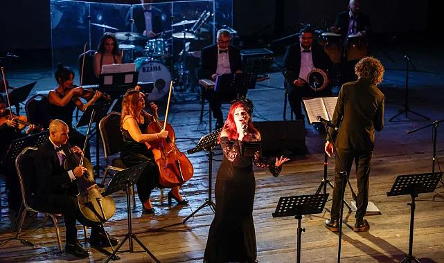 İzmir'de coşku Smyrna Ensemble konseriyle başladı