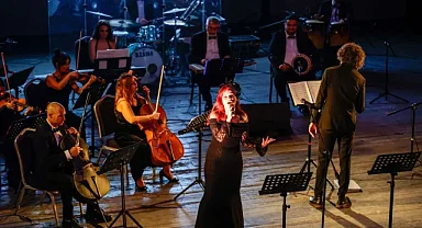 İzmir'de coşku Smyrna Ensemble konseriyle başladı