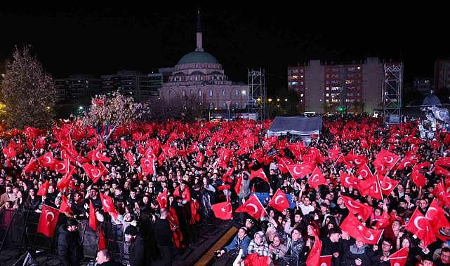 Menemen’de Cumhuriyet Bayramı BLOK3 konseriyle kutlandı